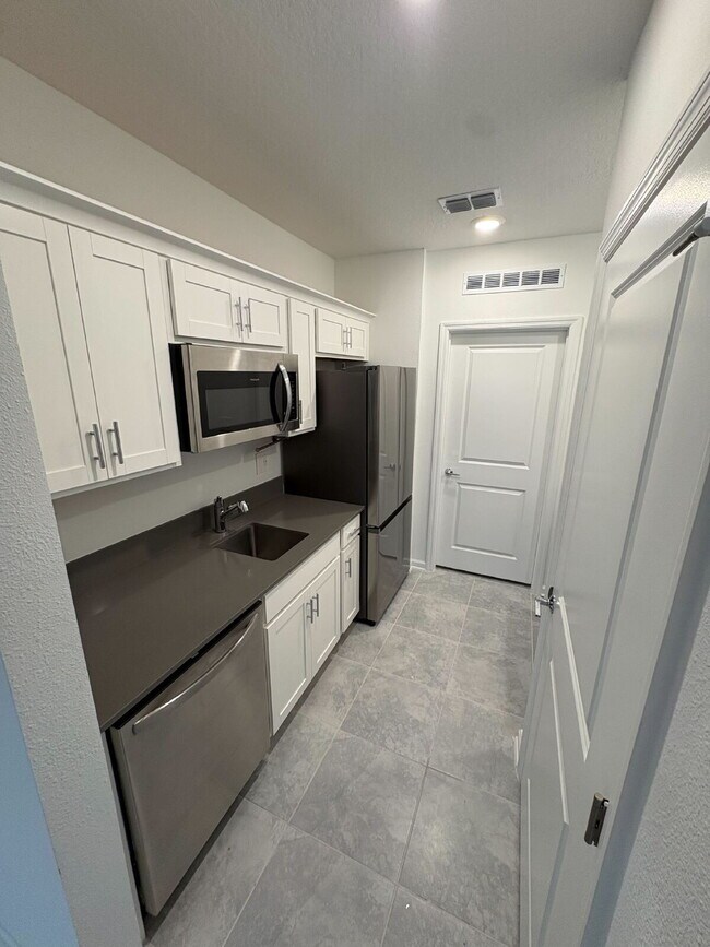 Foto del edificio - "Cozy 1-Bedroom Retreat in Clermont – Your Perfect Home Awaits on Shavasana Road!"