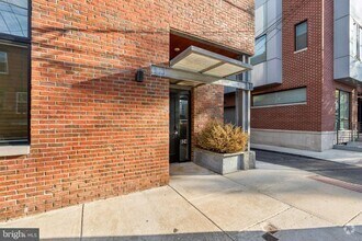 Building Photo - 824 E Thompson St