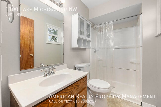 Foto del edificio - 1100 Lake Michigan Dr NW