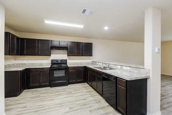 Foto principal - 5121 Lost Oak Dr