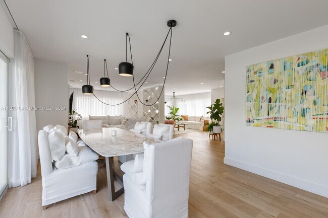 Building Photo - 290 Shore Dr S