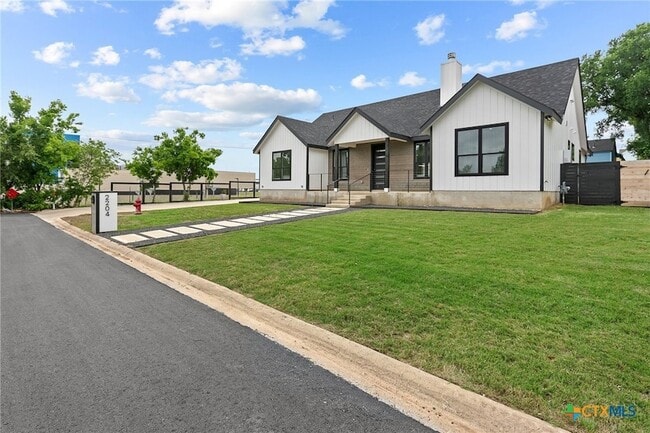 Foto del edificio - 2204 Magnolia Dr