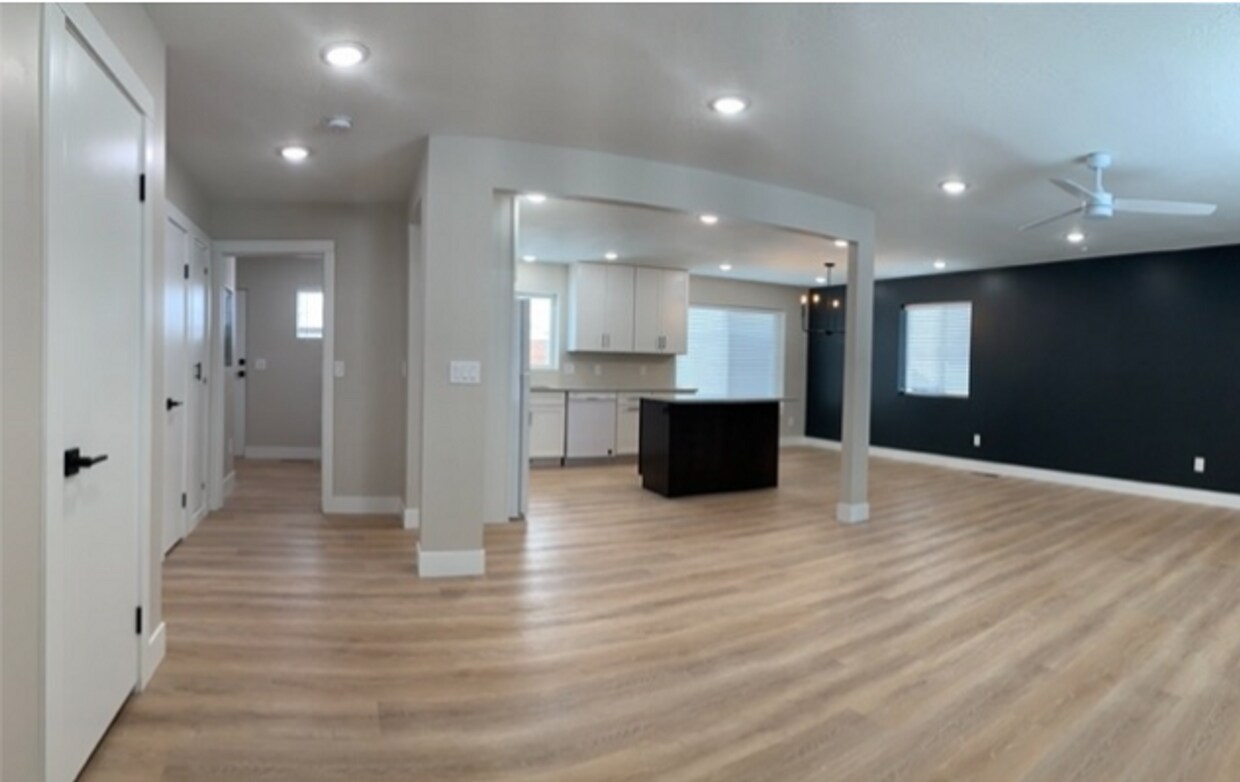 Primary Photo - Beautifully Remodeled Cottonwood Heights H...
