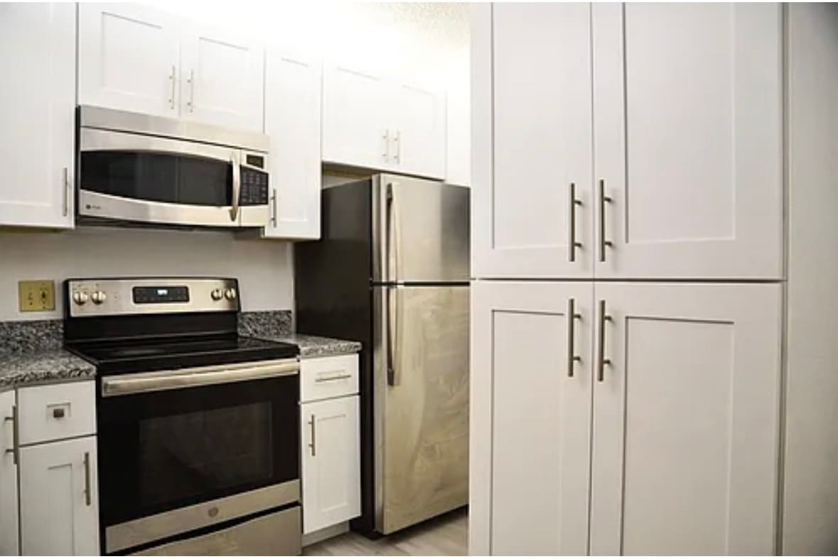 Upgraded custom kitchen - 209 Foxtail Dr