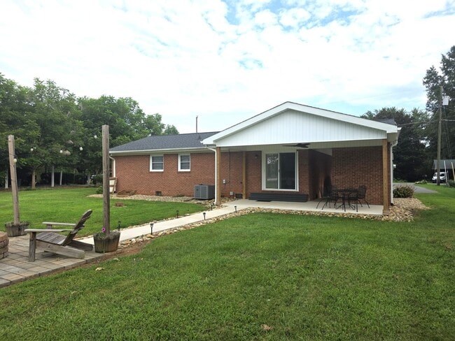 Foto del edificio - 118 Forest Oaks Dr