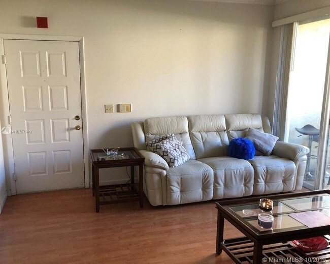 Foto del edificio - 18324 NW 68th Ave