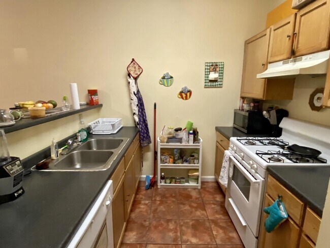 Foto del edificio - 1002 Curran St NW