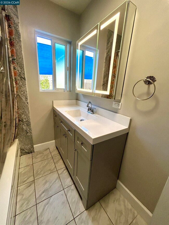 Foto del edificio - 356 Frederic Ave