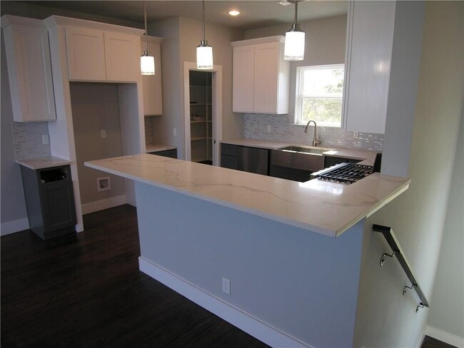 Building Photo - 17631 Panorama Dr