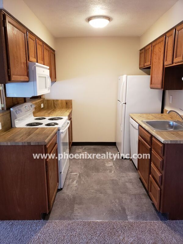 Building Photo - 665 Manhattan Dr