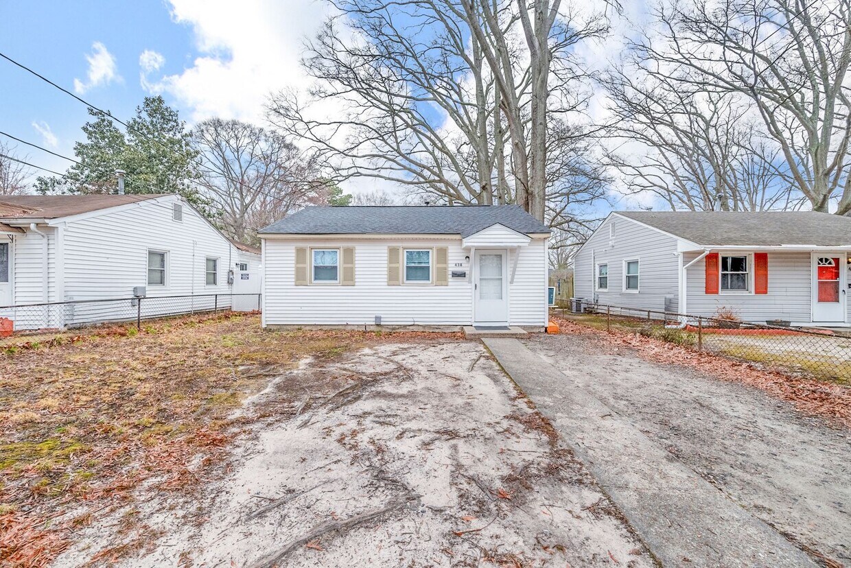 Primary Photo - 2 Bed 1 Bath Home for rent in Hampton!