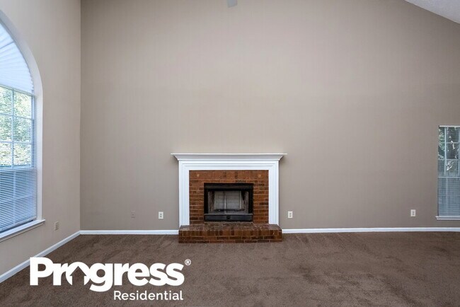 Building Photo - 1406 Oak Knoll Dr NE