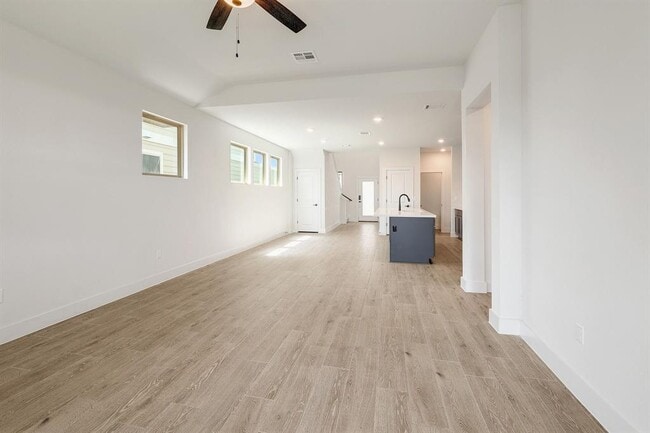 Foto del edificio - 6111 Dumfries Ln