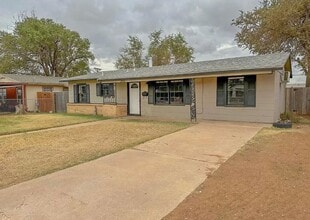 Building Photo - 2722 E 9th St