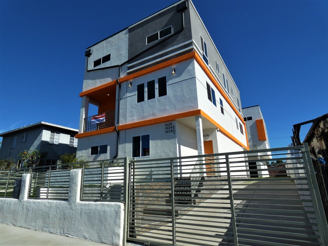 Primary Photo - 1626 South La Brea Ave