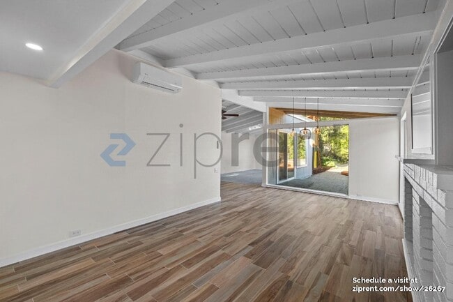 Building Photo - Unit