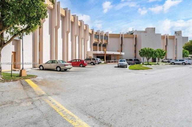 Building Photo - 9678 Fontainebleau Blvd