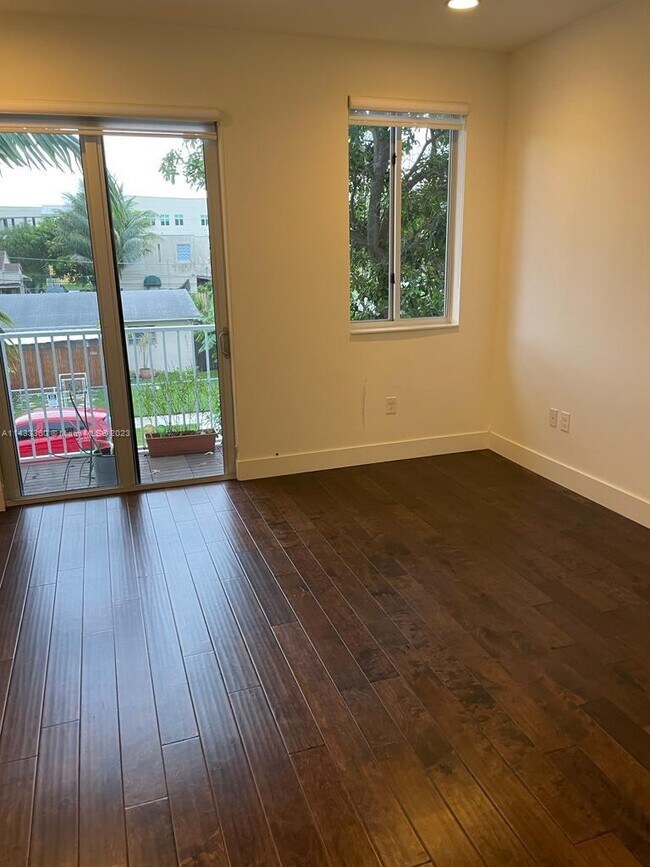 Foto del edificio - 2641 NE 212th Ter