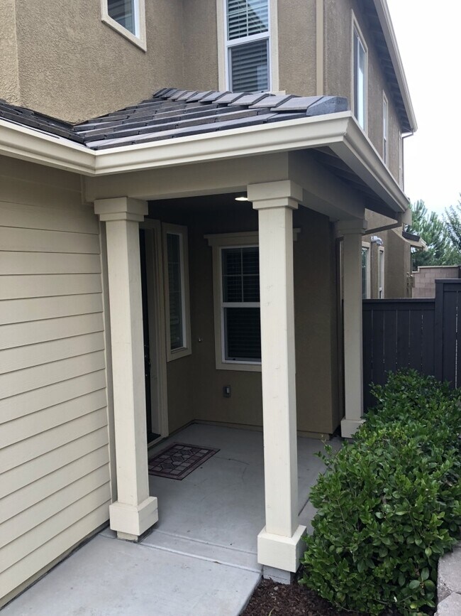 Building Photo - 5 bedroom Whitney Ranch Beauty! Walking di...