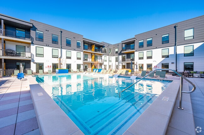 Building Photo - Vanguard at 16 Tech