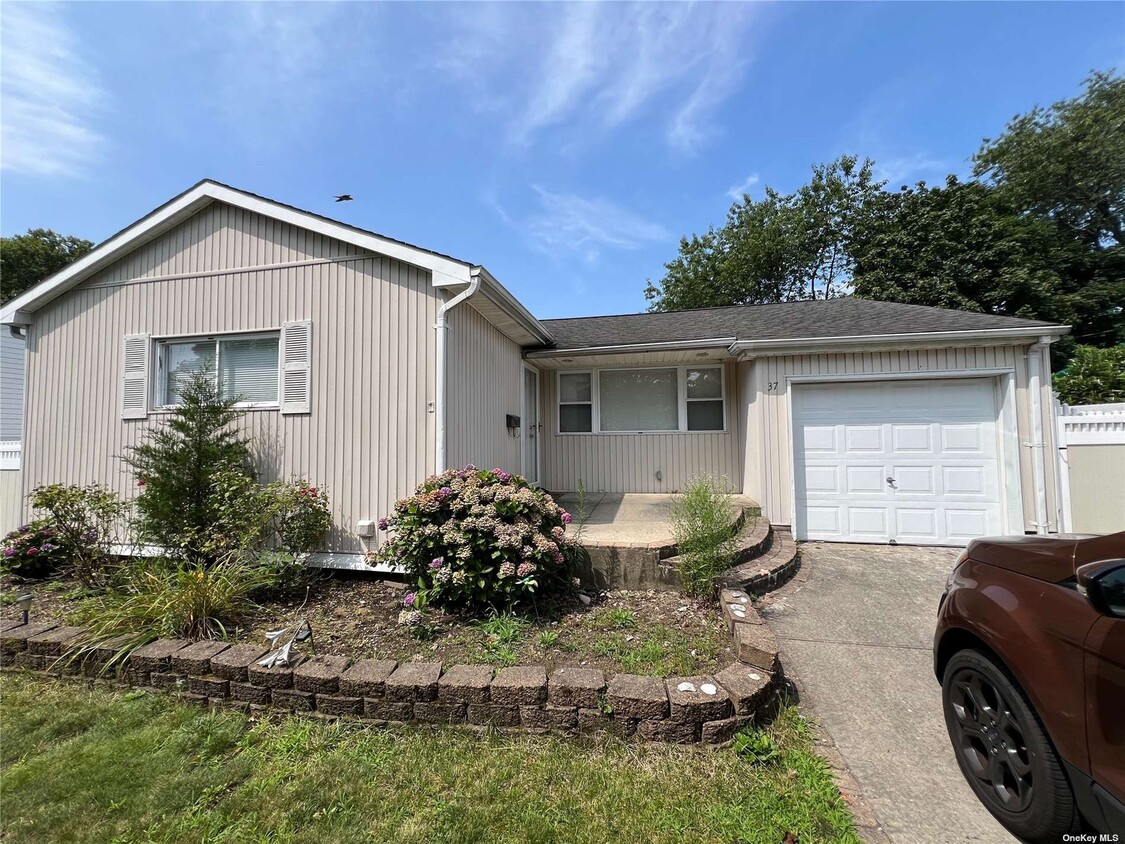 Primary Photo - 37 Andover Ln