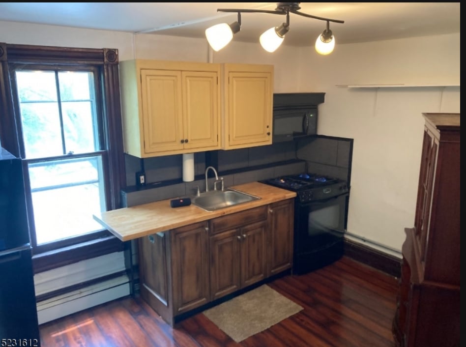 Kitchen - 10 Harrison St