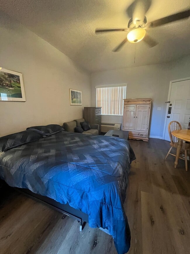 Building Photo - 9967 Perfect Dr