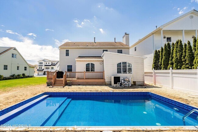 Foto del edificio - 65 Sanborn Ave