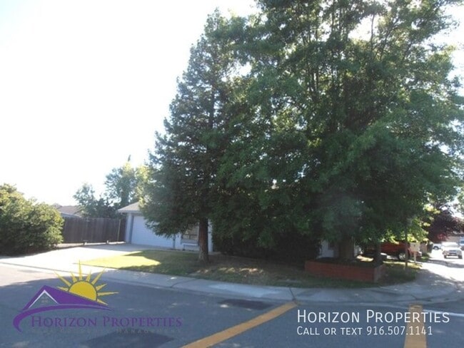 Building Photo - Open 2 Bed 2 Bath 1,019 Sq. Ft. Antelope D...