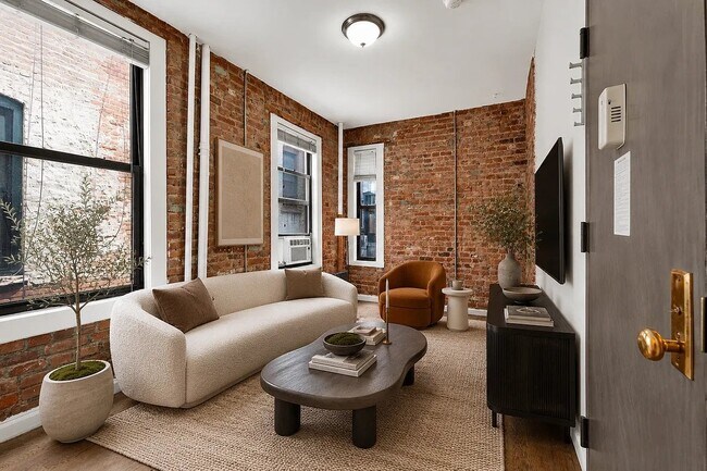 Building Photo - 250 Broome St