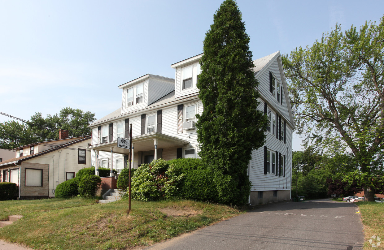 Building Photo - 353 Main St