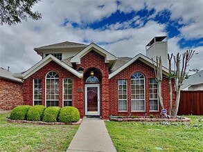 Building Photo - 2209 Chapman Dr