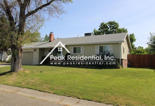 Foto del edificio - 3 br, 1 bath House - 3837 Donna Circle