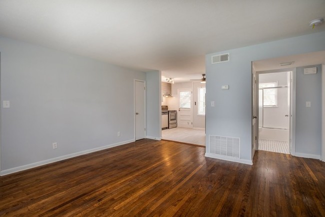 Foto del edificio - 830 Moreland Ave SE