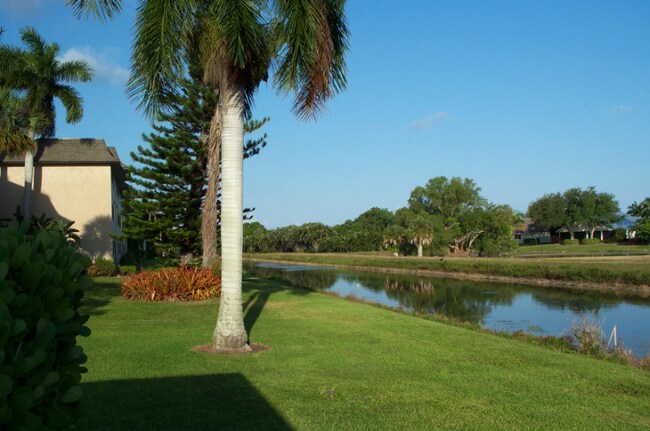 Foto del edificio - 5467 Rattlesnake Hammock Rd