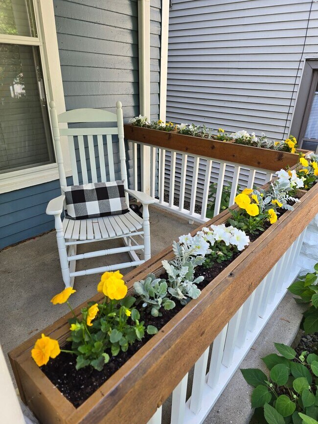 Foto del edificio - Updated HISTORICAL Downtown Home w/fenced ...