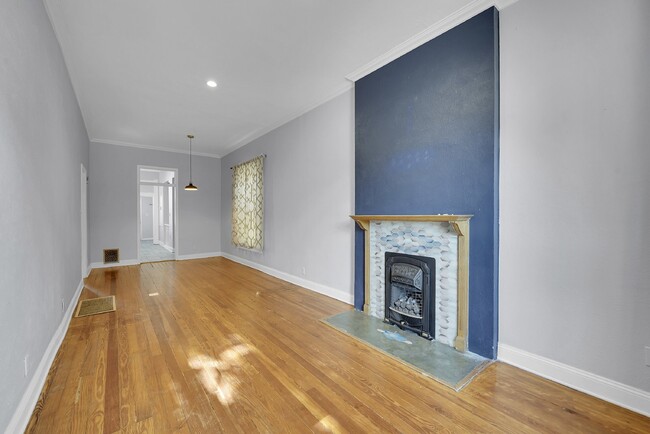 Foto del edificio - $2,495, 2-bed, 1-bath Victorian in the hea...