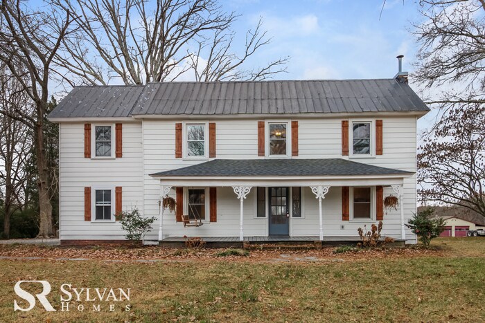Primary Photo - 3BR 2BA Farmhouse on 1.3 acres