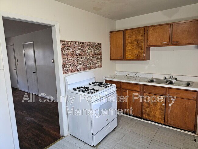 Building Photo - 504 Past St