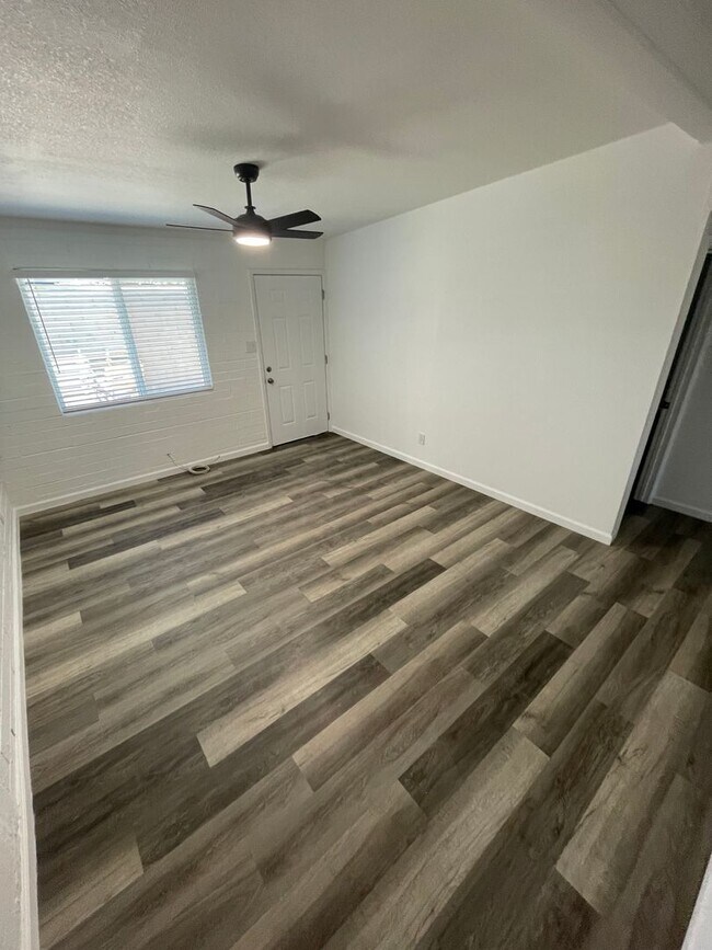 Foto del edificio - COMING SOON! 2 Bedroom, 1 Bath Apartment i...