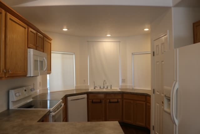 Building Photo - 16633 Sadie Ave