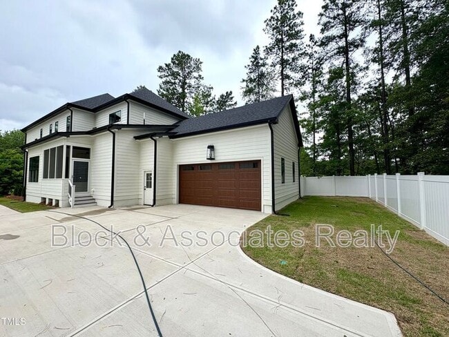 Building Photo - 318 Hinton St