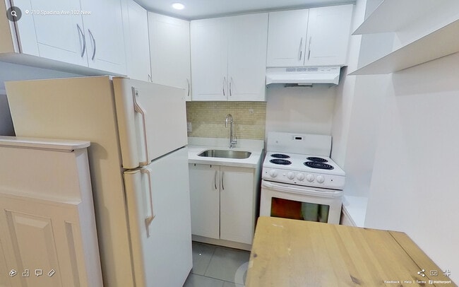Kitchen - 710 Spadina Av