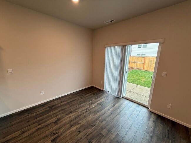Foto del edificio - 4833 Thyme Ave NE