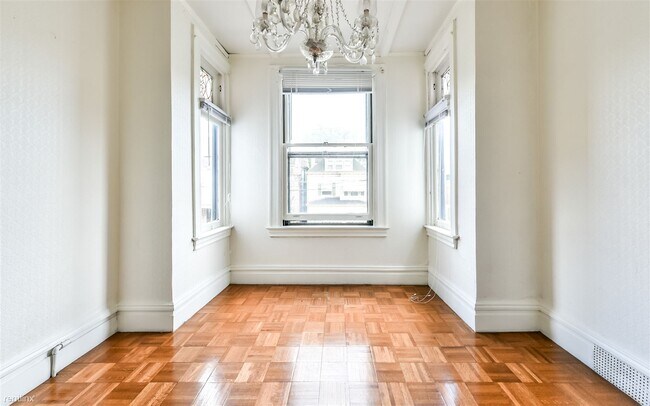 Building Photo - 3 br, 2 bath Duplex - 6336 Walnut St Apt 2 2