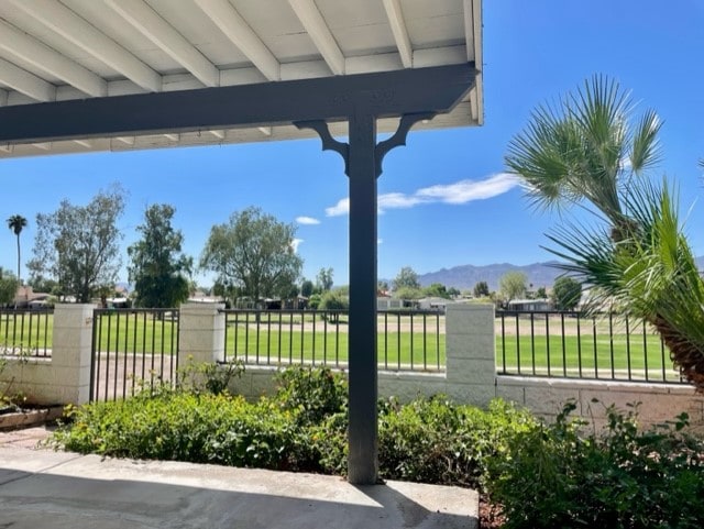Building Photo - 2525 Country Club Dr