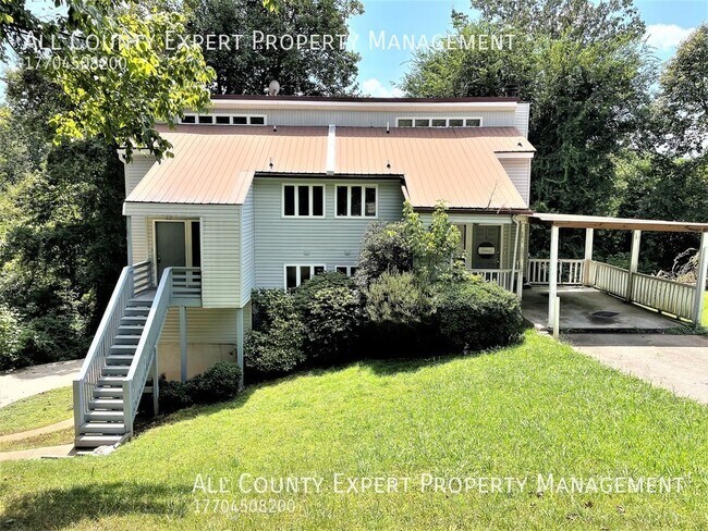 Foto del edificio - Near Lake Lanier - Great 2 bedroom duplex