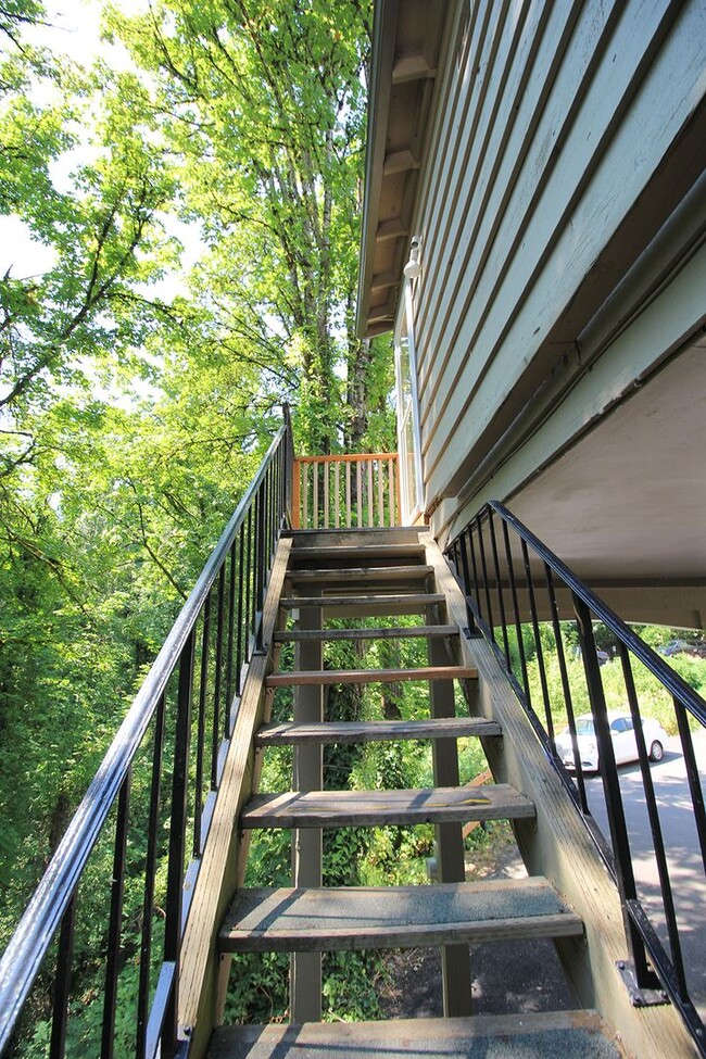 Building Photo - 3736 SW 10th Ave