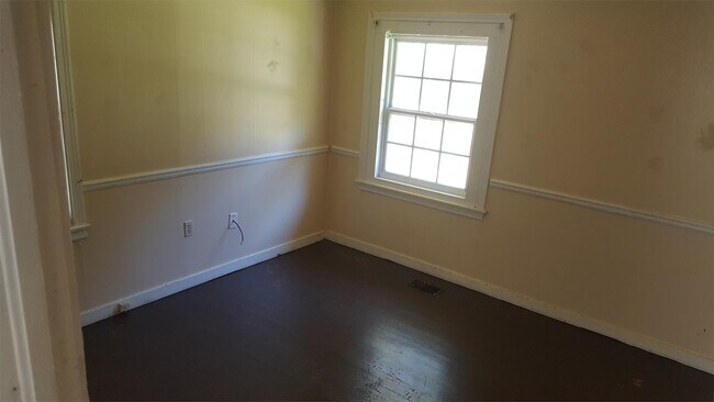 Building Photo - 3557 Hines St