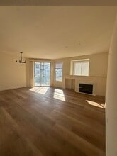 Building Photo - 400 Baltic Cir